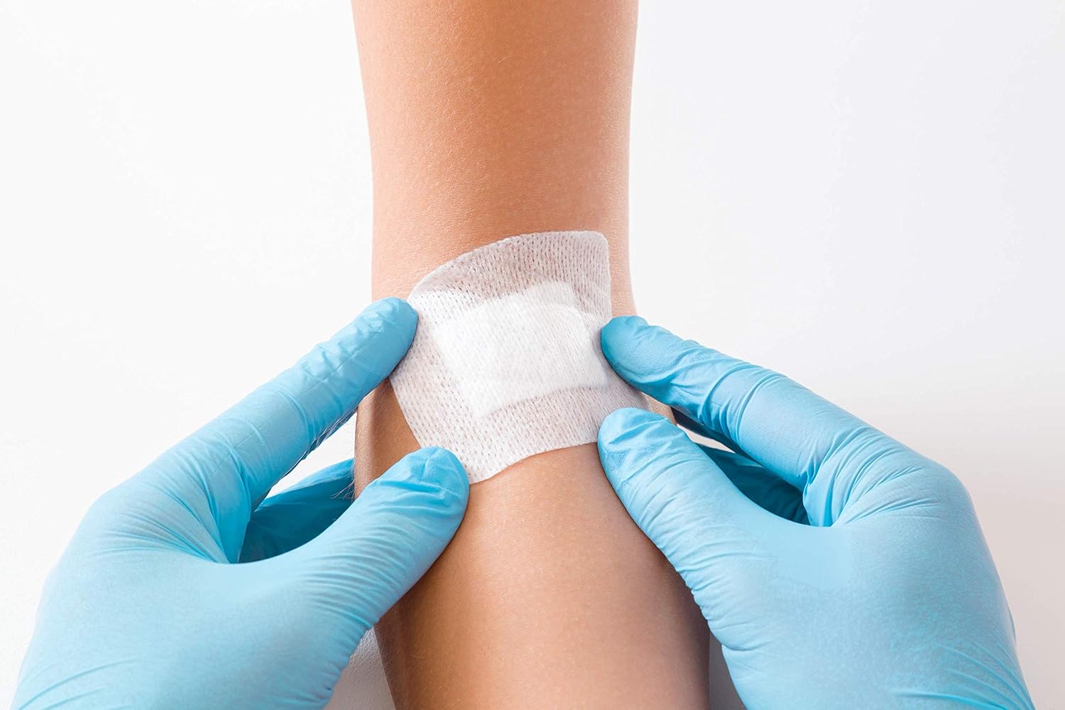 Medrull steriler Wundverband, 6 x 7 cm, sterile Wundpflaster, ultraporig, starke Haftung, schützt Schnitte und Kratzer, einzeln verpackt, 50 Stück – Bild 3